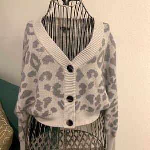 Gray animal print cropped cardigan size S
